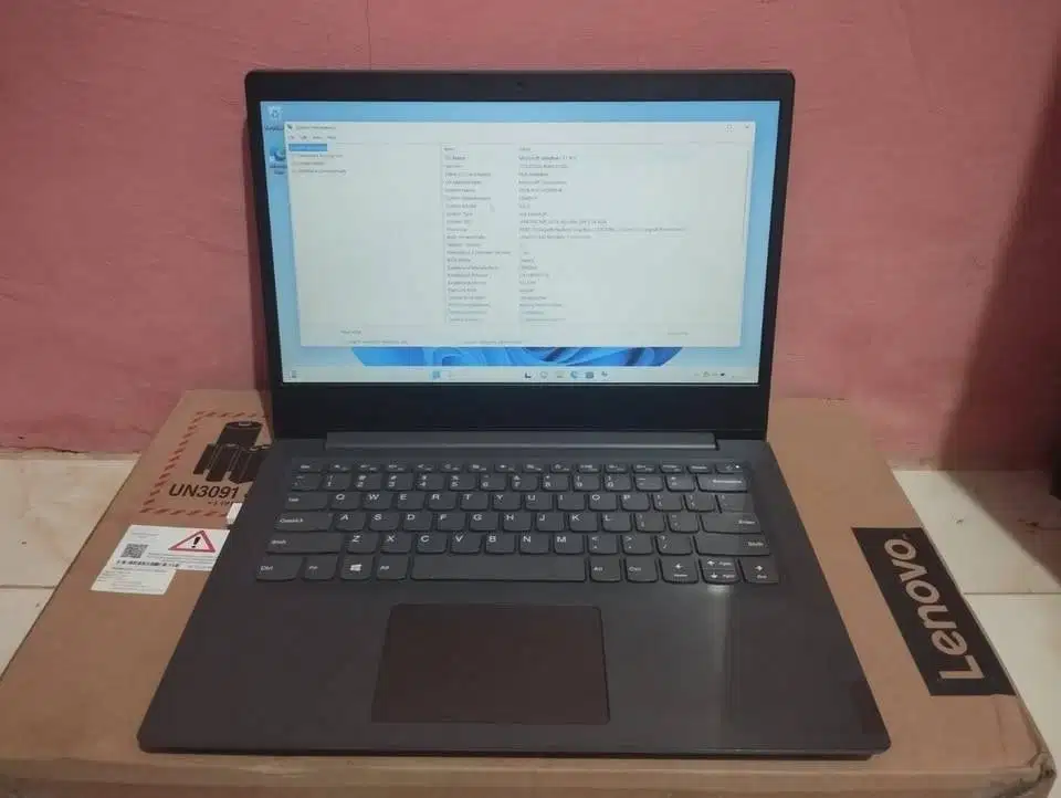 Laptop Lenovo V14 | ADA Amd 3020e Ram 8Gb/SSD 256Gb Amd Radeon(TM) 2Gb