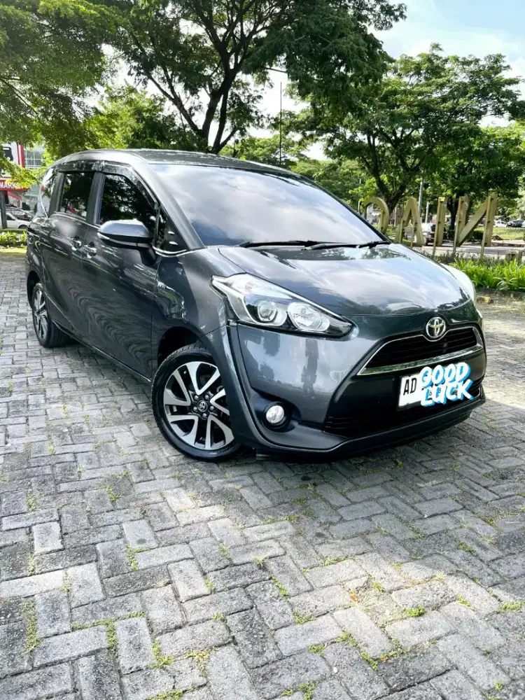 Sienta V automatic 2017 istimewa