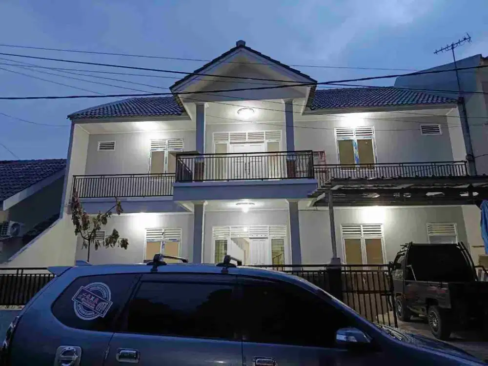 Disewakan rumah bangunan baru 2 lantai LT280LB 200 KT 6 carport 2 mobil dekat Galaxy