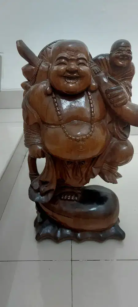 Patung jati Dewa keberuntungan