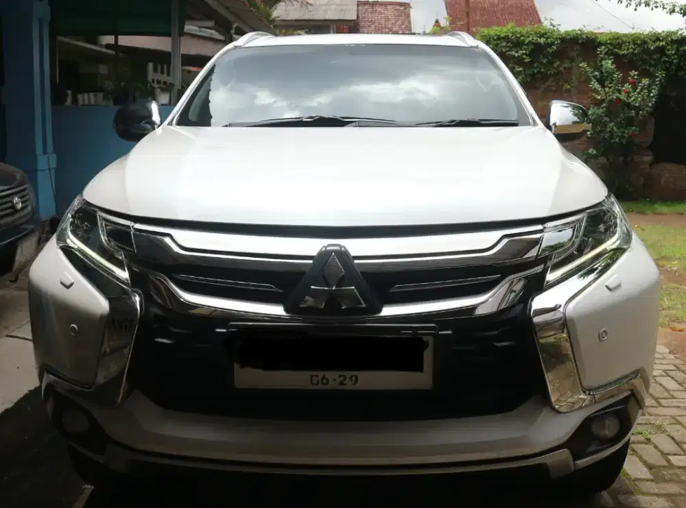 Pajero Sport Dakar 4X2 Automatic Warna Putih Tahun 2019