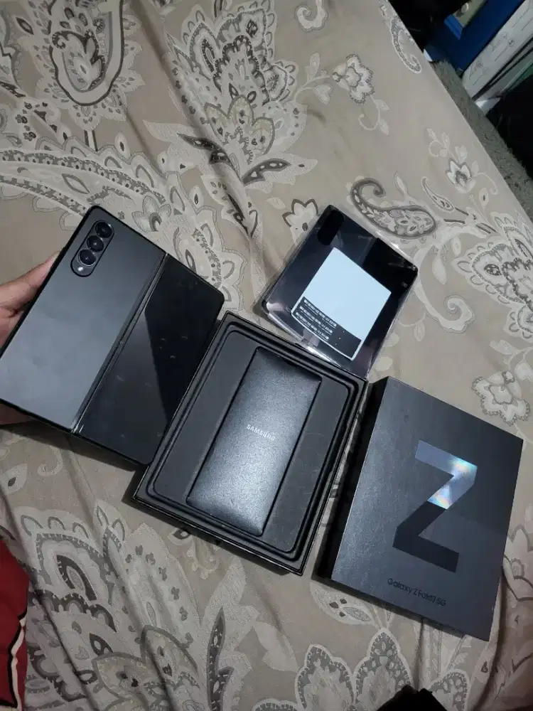Samsung z fold 3 12/512 gb