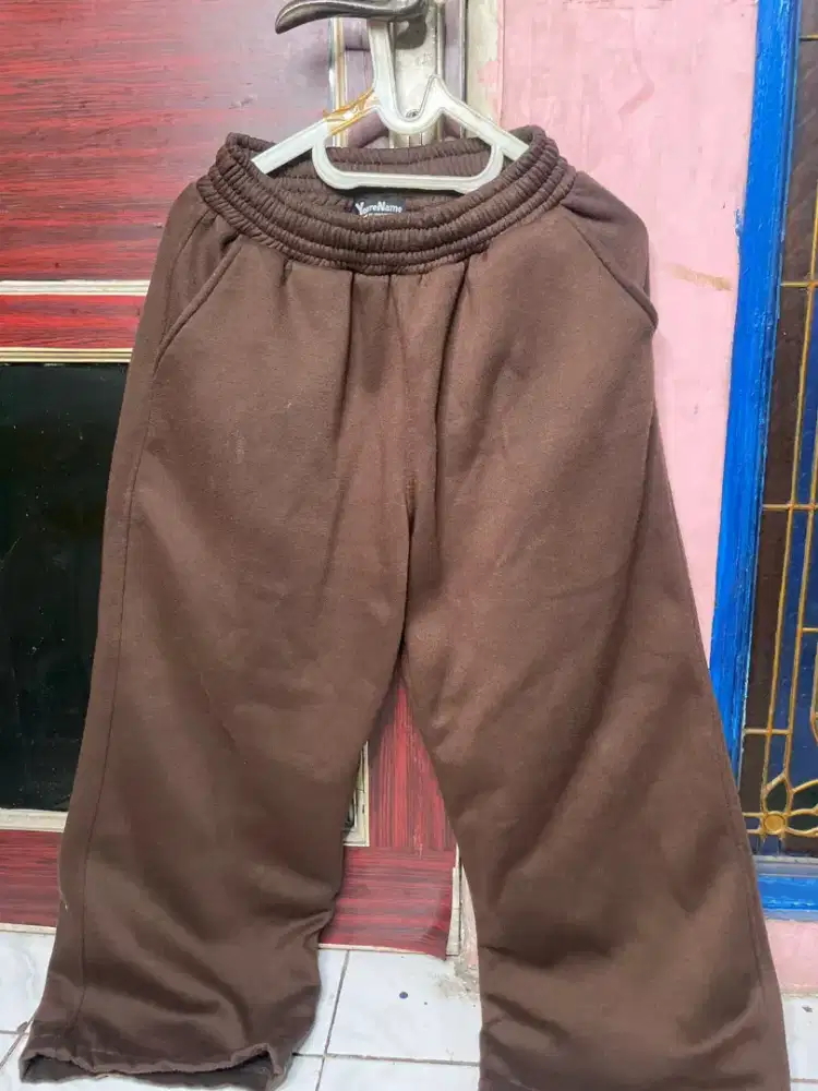 Sweatpants Coklat