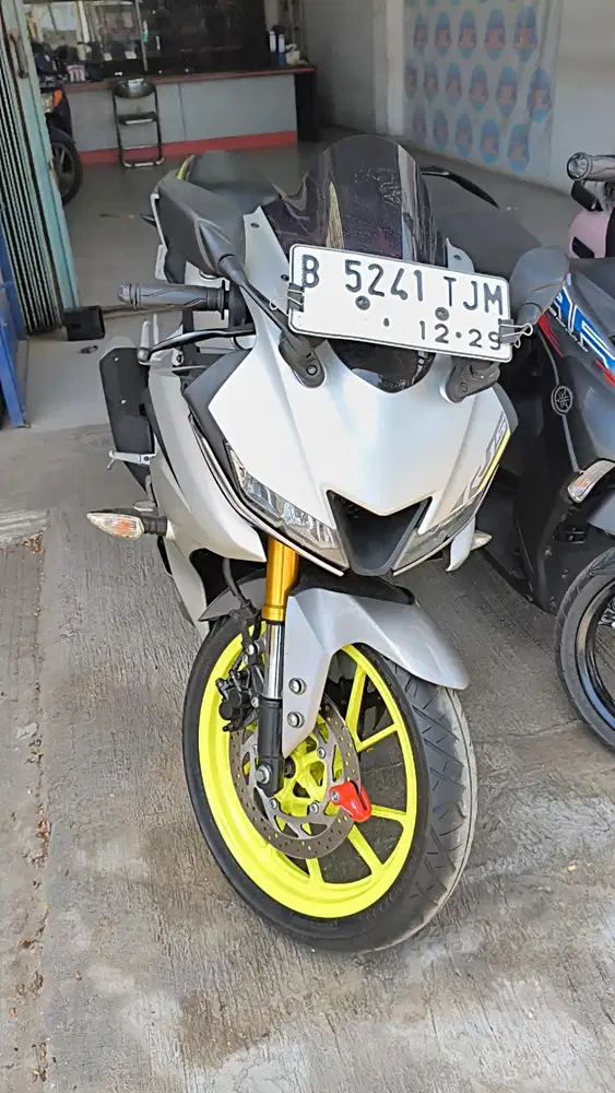 YAMAHA YZF R15 SIAP PAKAI BOSKUH BARANG SUPER MULUS