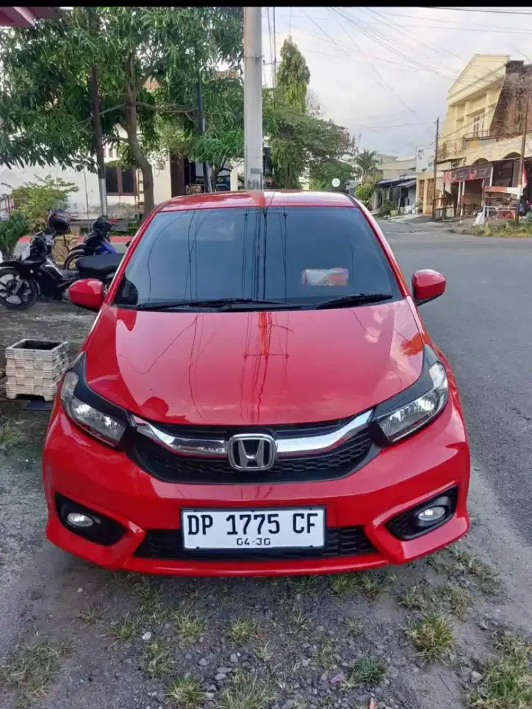 Honda brio type E merah manual