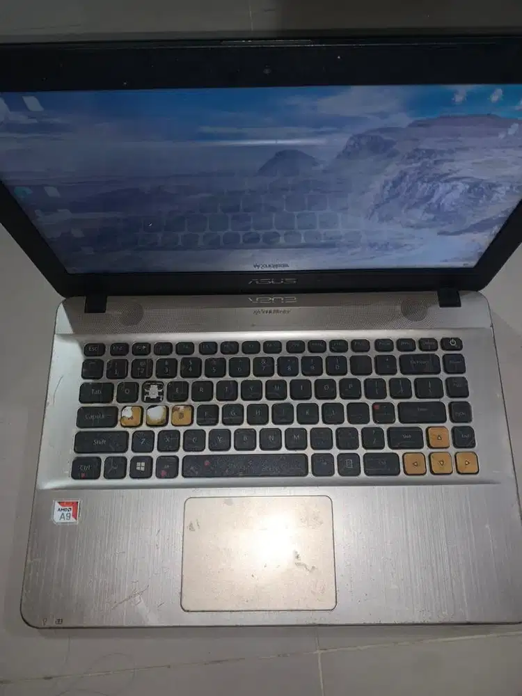 Laptop Asus x441b amd 9