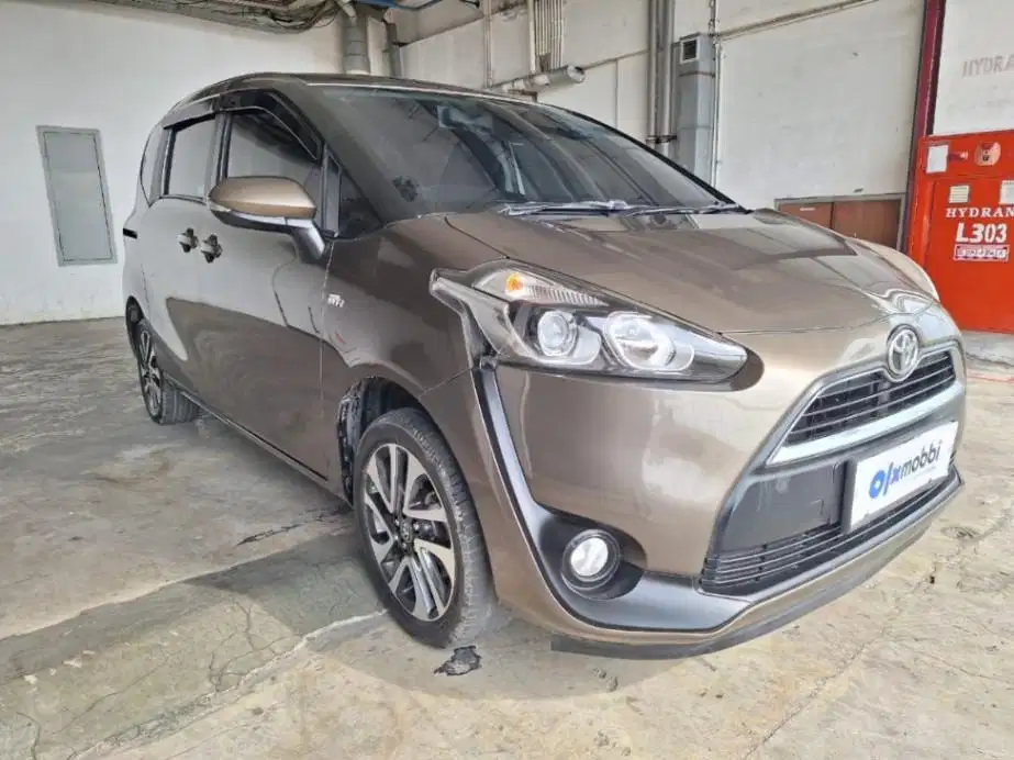 DP RENDAH Toyota Sienta 1.5 V Bensin-AT 2018 5BK