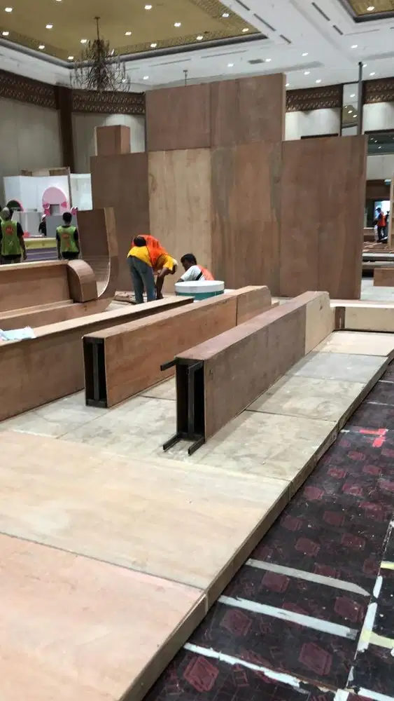 Operator mesin laser cnc