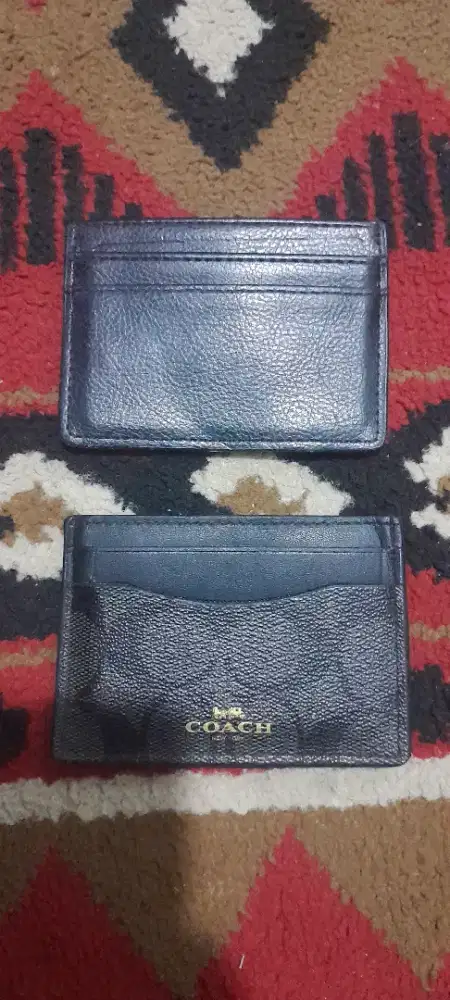 Dompet pria kecil