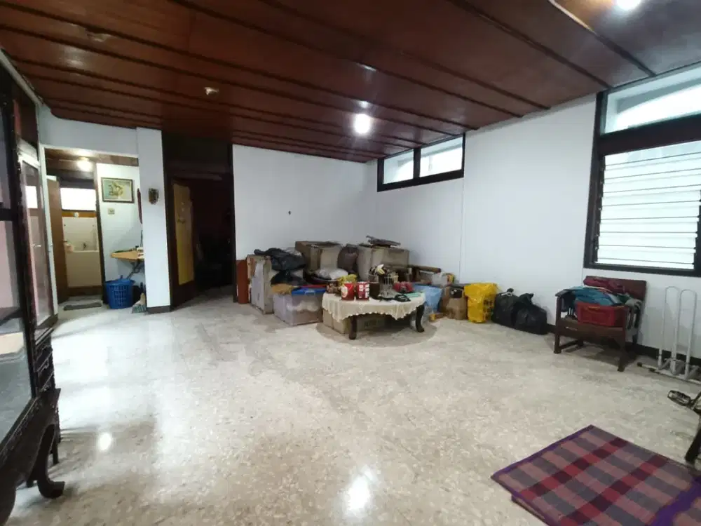 Tanah dan Bangunan di Jl. Gandapura Sayap Riau - Kota Bandung