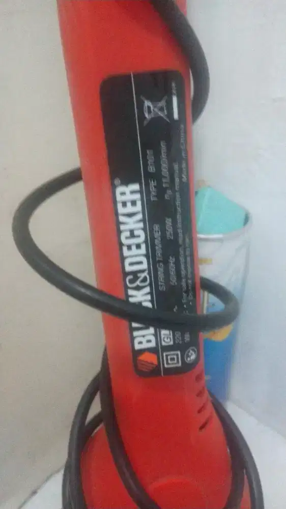 Mesin potong rumput elektrik