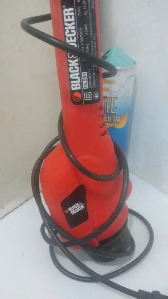 Mesin potong rumput elektrik