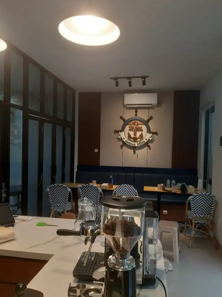 Tenaga waiters dan bersih-bersih ( bisa tidur di dalam)