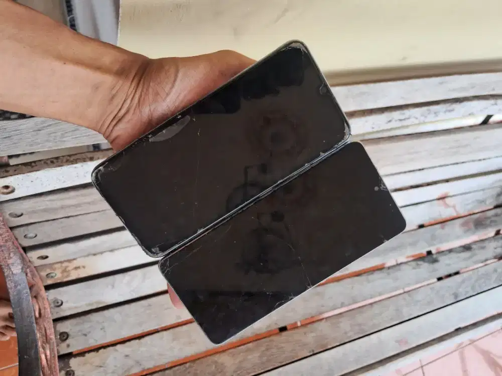 Samsung note 10 lite dan
Realme C15 matot