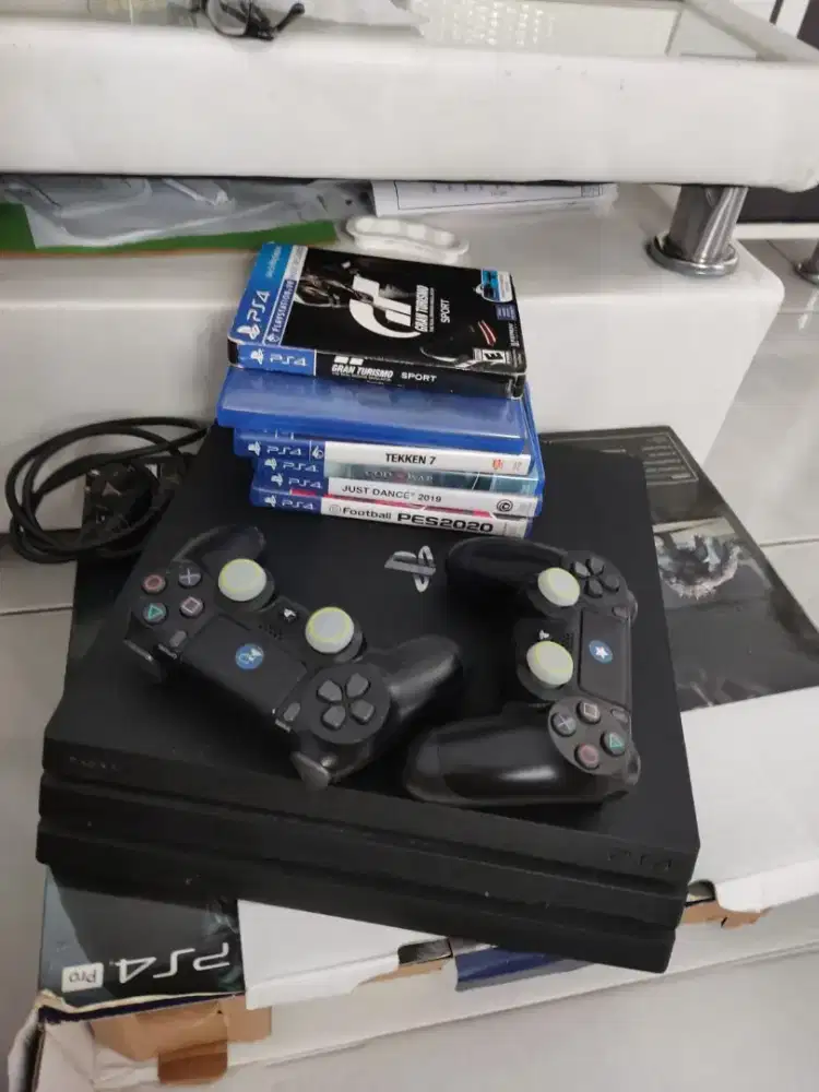 PS 4 Pro 1 TB Gratis 6 kaset Ori