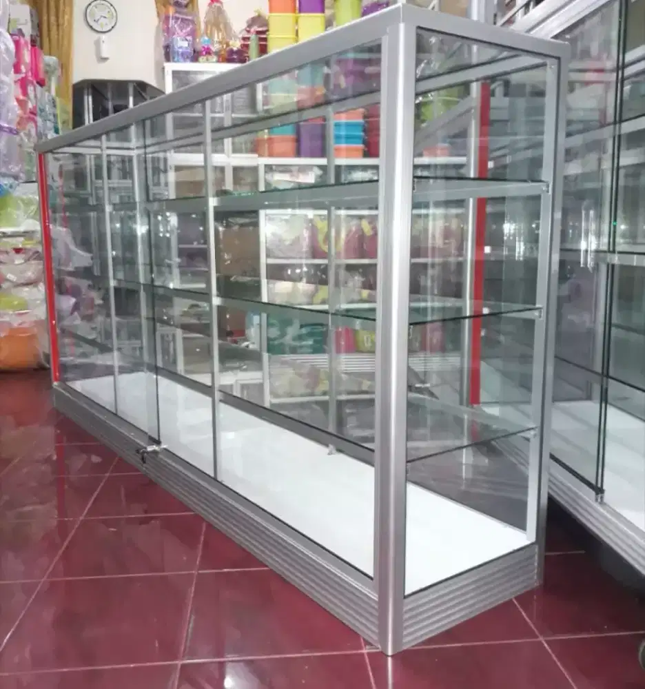Di jual Etalase Panjang 2Mx1M Kondisi Baru