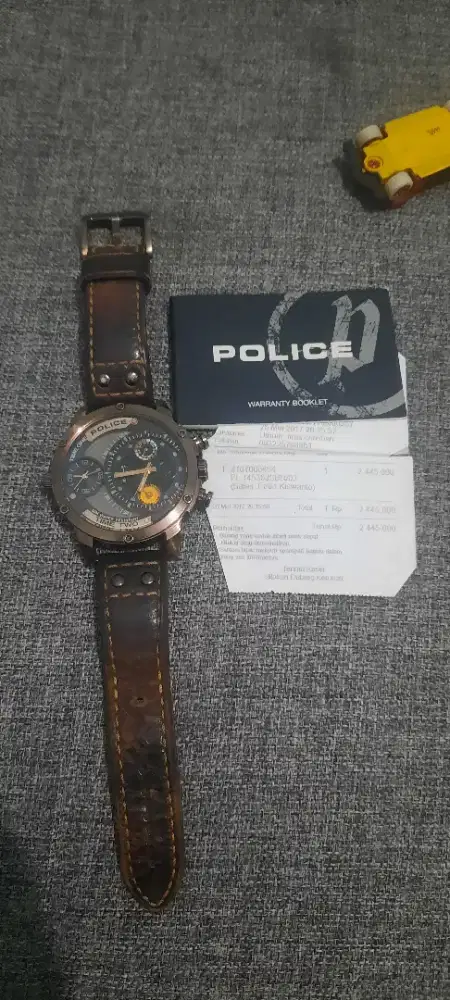 Jam tangan police