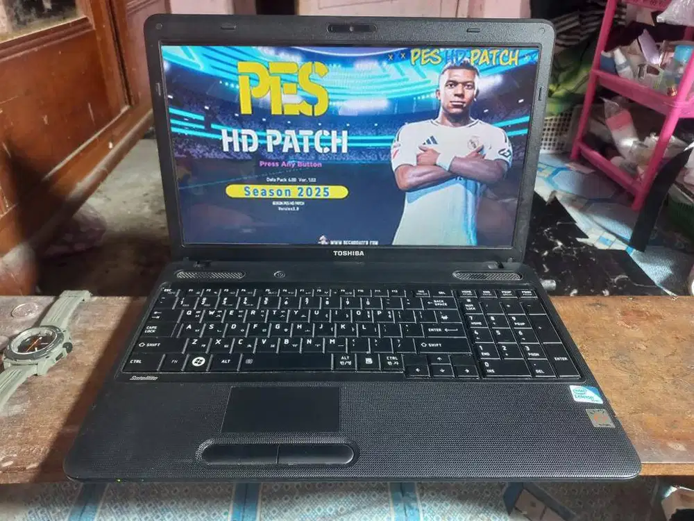 TOSHIBA C655 15 inchi INTEL RAM 4 GB SSD isi games