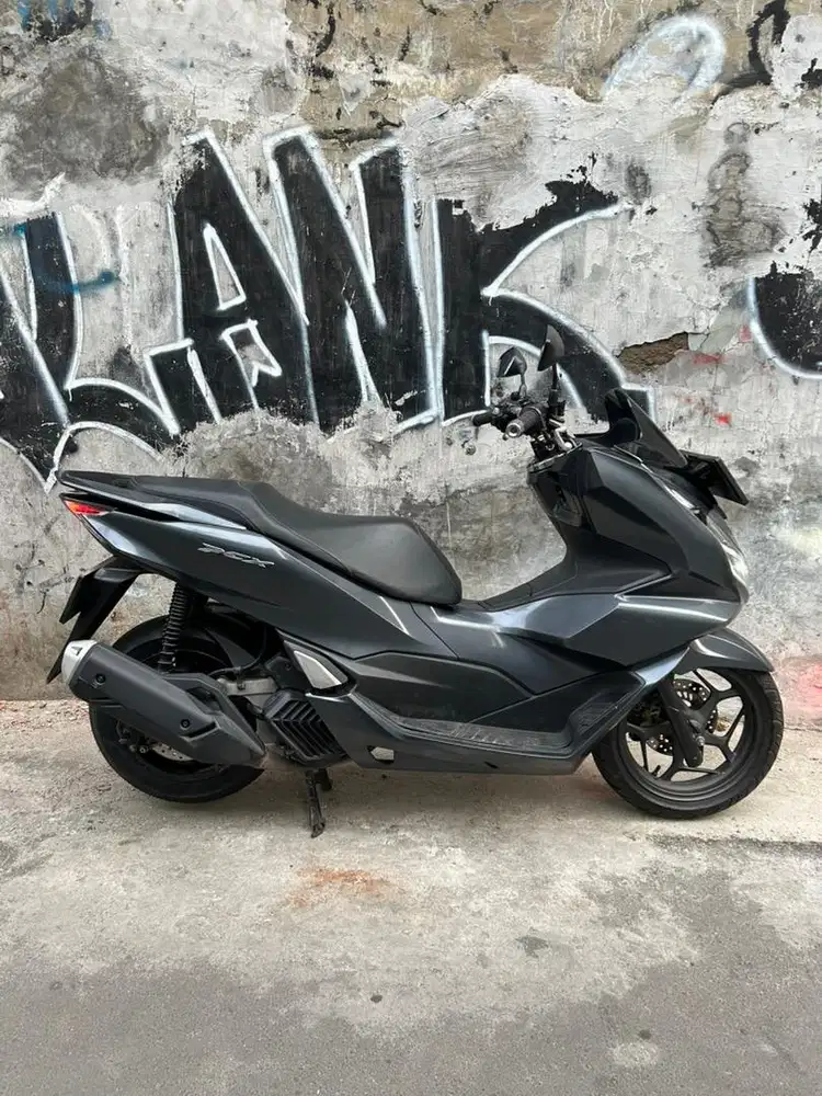 Honda Pcx 160 Grey 2022 Tangan Pertama