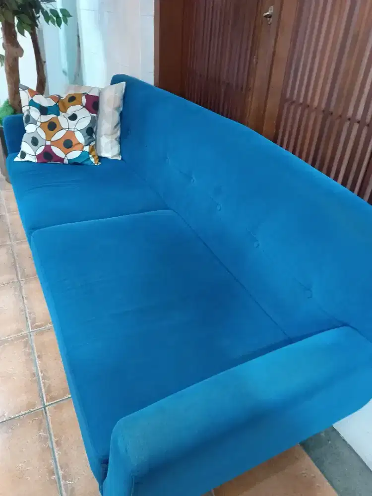 Sofa Biru kondisi seadanya