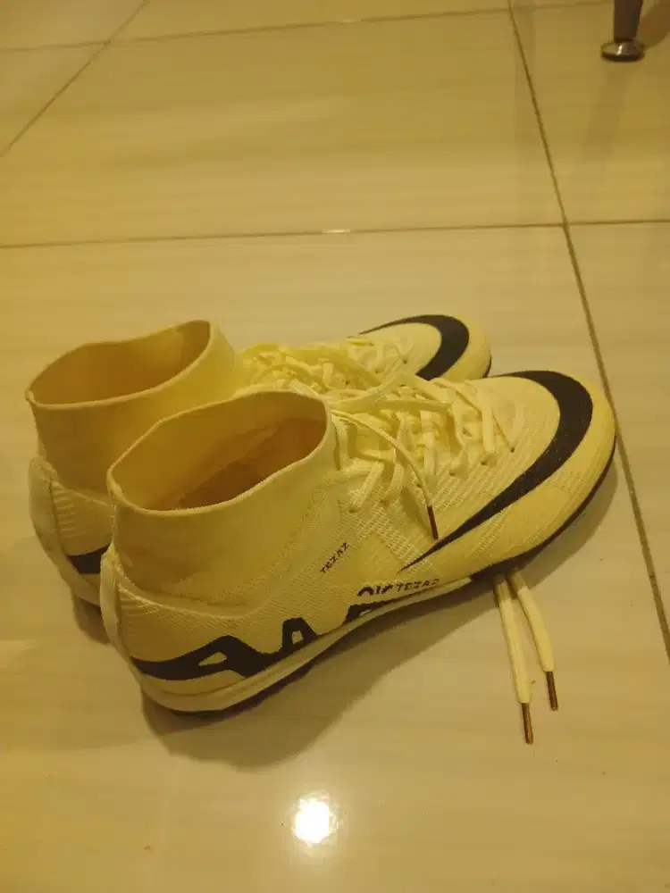 Sepatu futsal nike