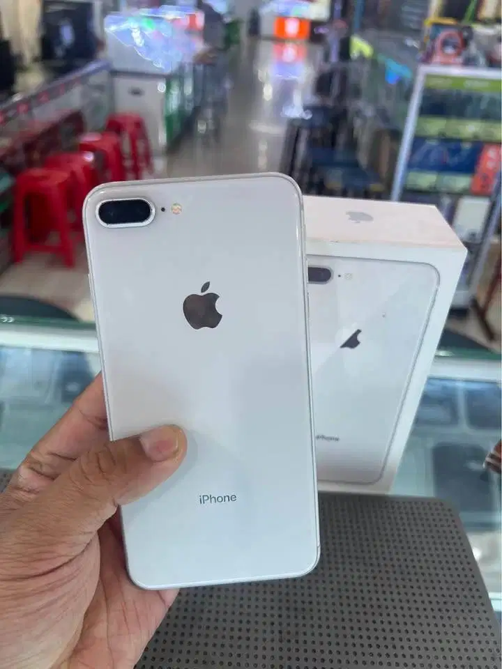 Iphone 8 PLUS 64 GB (White) Ex Inter Sinyal All OP Mulus Fullset Joss