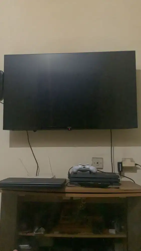 PS4 Pro 1TB + TV Led Aqua 43 inch bonus laptop