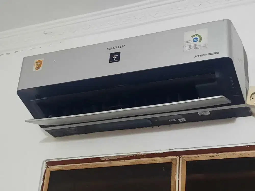 Dijual AC merk sharp 1 PK kondisi kadang nyala kadang gak tidak dingin