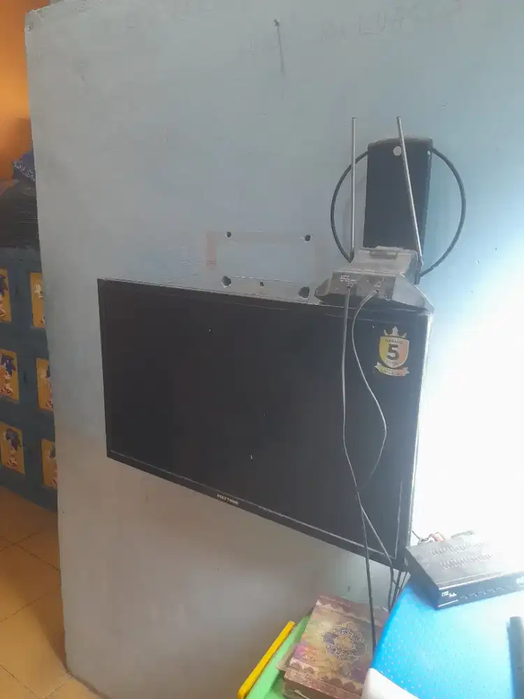 jual TV Polytron 32inc bekas msh nyala