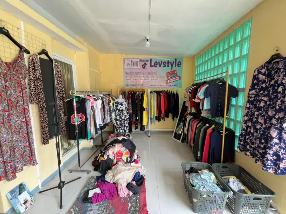 BUTUH CEPAT HOST LIVE BAJU THRIFT