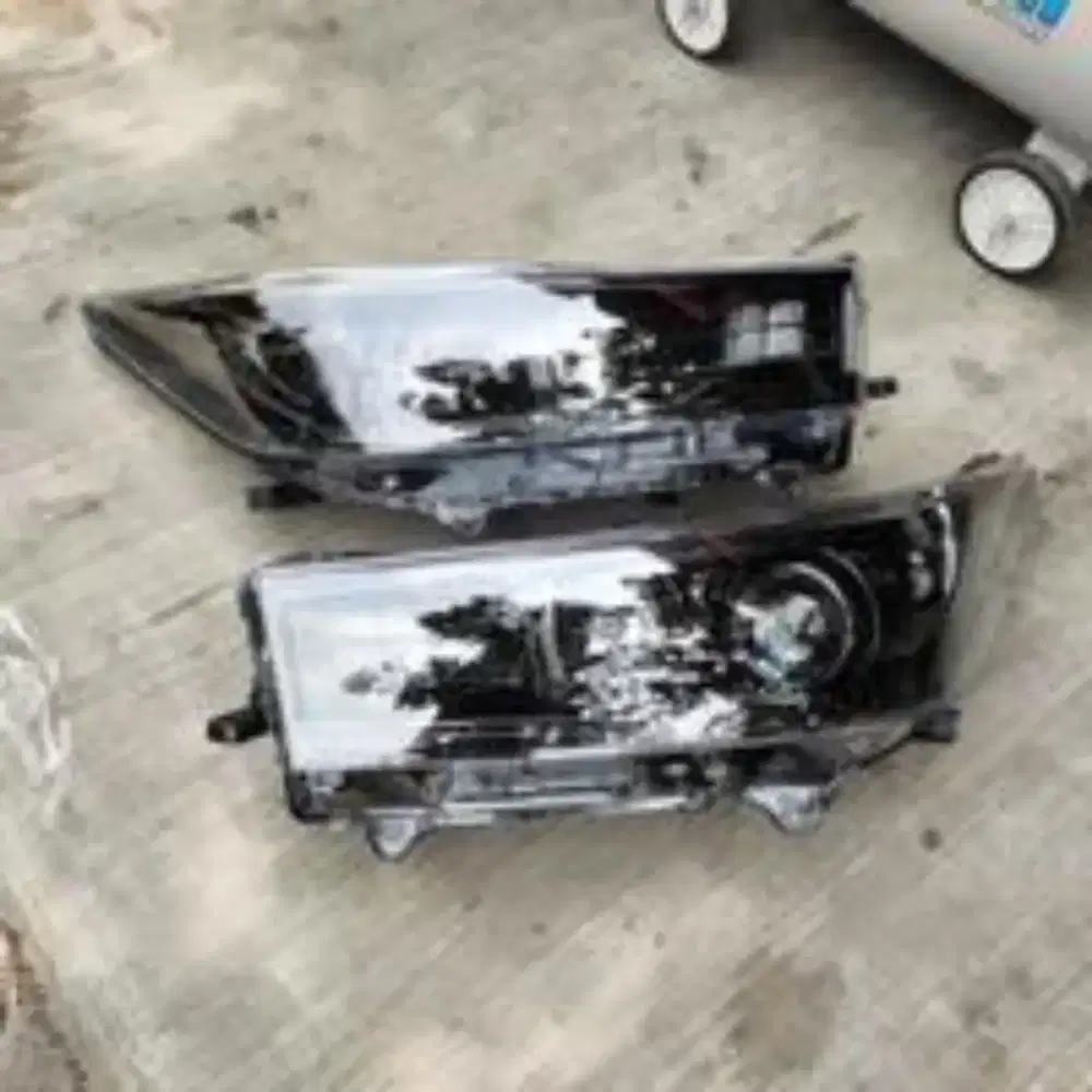 Di jual lampu depan Innova venturer mulus