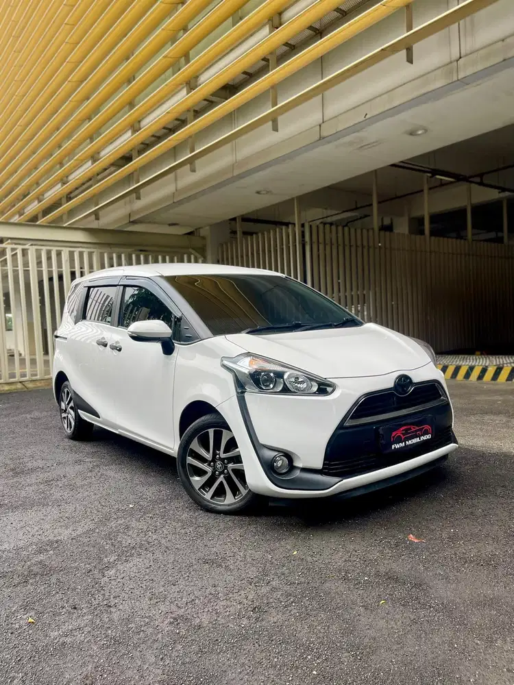 Toyota Sienta 1.5 V AT 2018