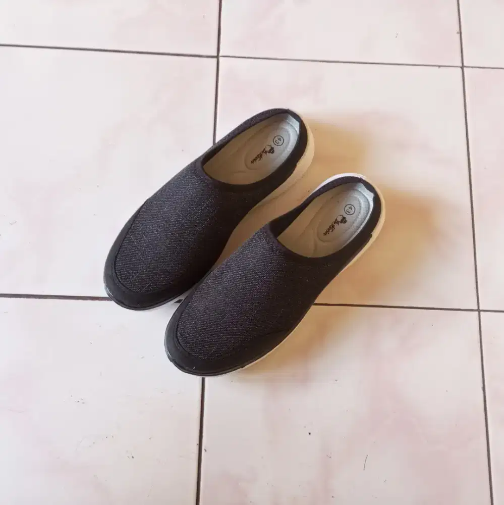 Sepatu pria bahan kain
