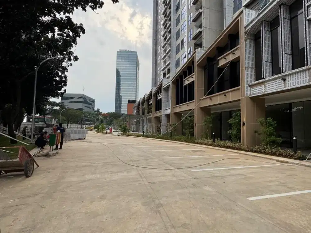 Elevee Promenade 2 lantai hadap jalan raya siap pakai