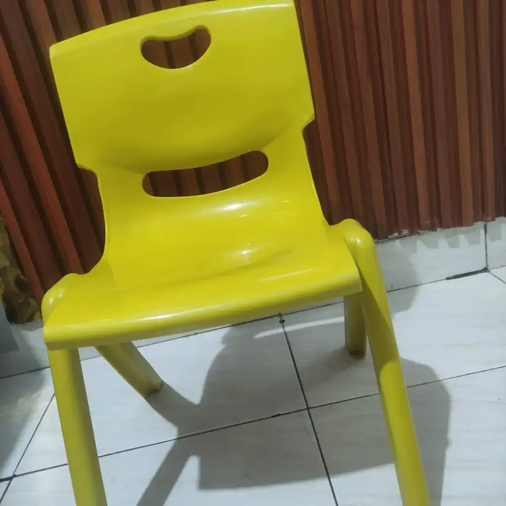 Kursi plastik anak