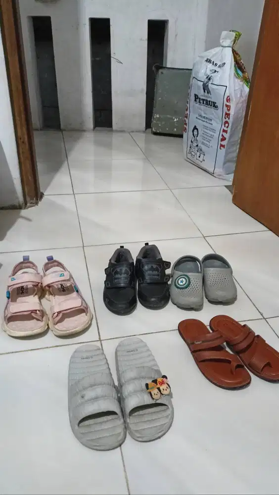 Dijual Sepatu dan Sandal Anak