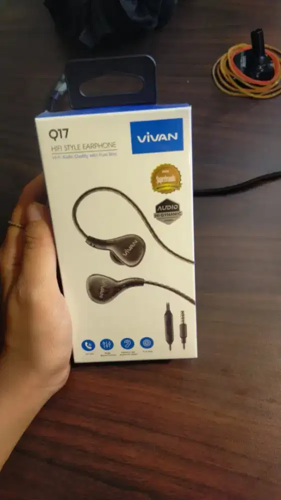 Vivan Q17 In Ear Earphone IEM Handsfree Earbuds Wired Headset Kabel