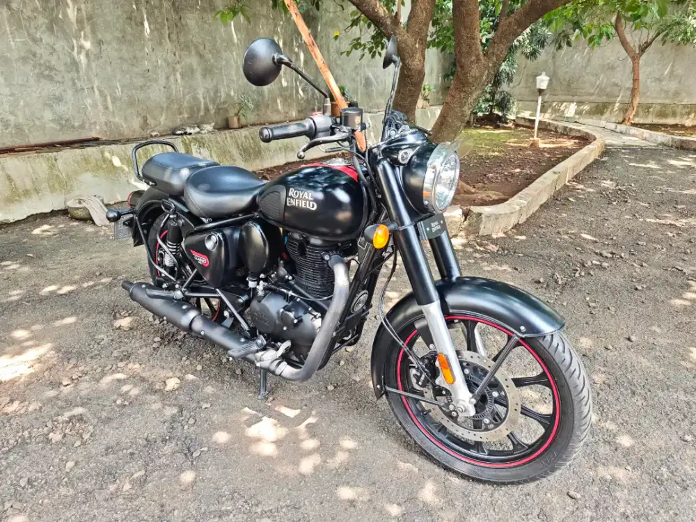 Kredit /TT Royal Enfield Classic 350 low KM Full ori Meteor Hunter