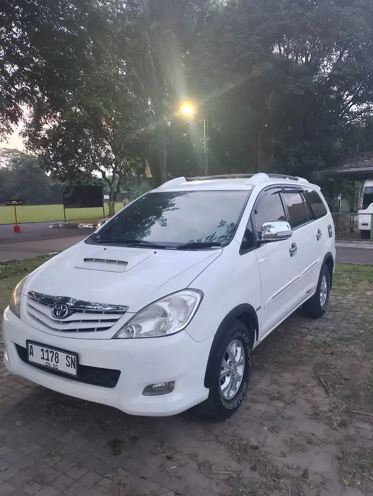 Toyota Kijang Innova 2011 Bensin