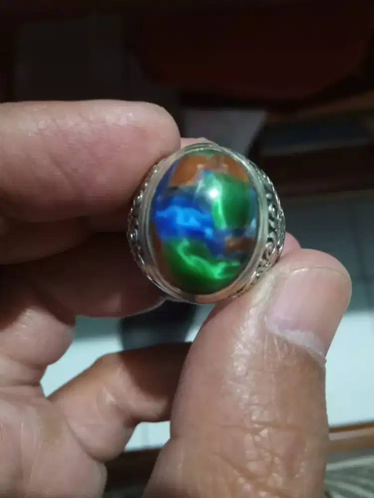 Batu antik pancawarna Cristal