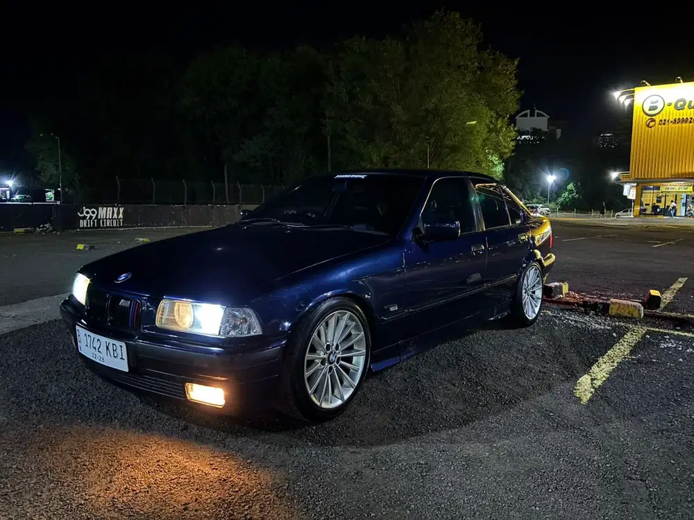 BMW 320i 1996 Bensin