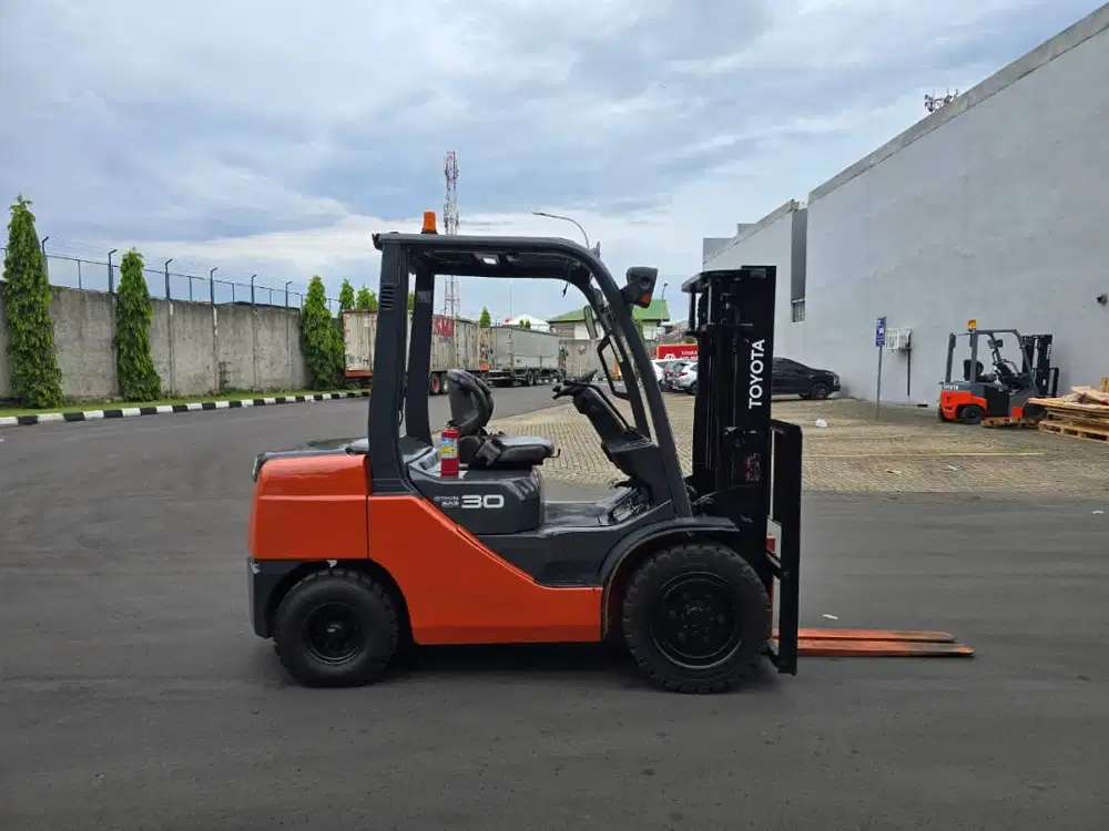 Forklift Toyota 3 Ton Diesel, Tahun 2017