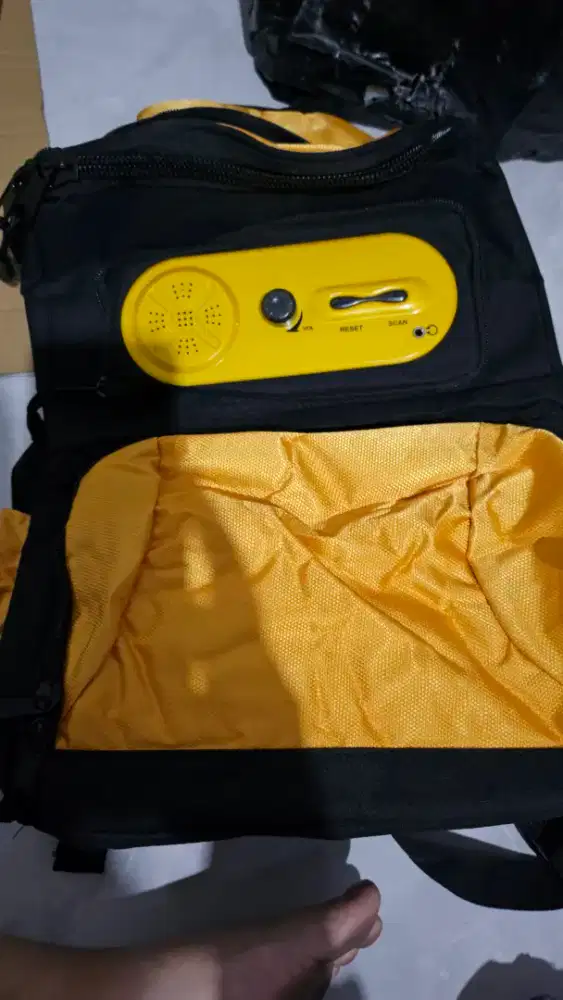 Tas ransel ,ada radio nempel ya ,bisa nyala