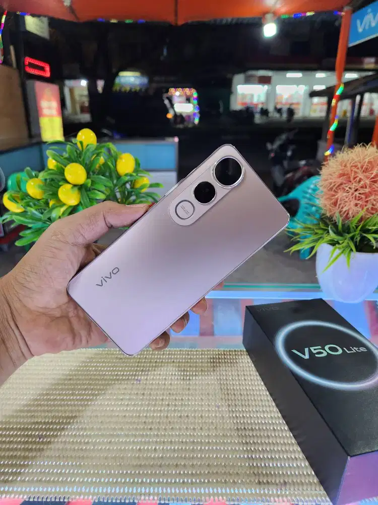 Vivo V50 Lite Ram (8+8) 16Gb/ 128Gb Fullset Mulus Ori 100% Bergaransi