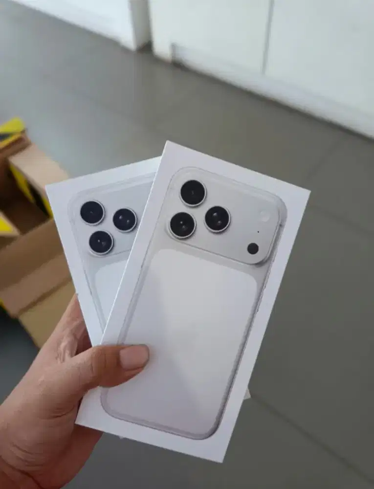 READY IPHONE 17 PRO ( SILVER )