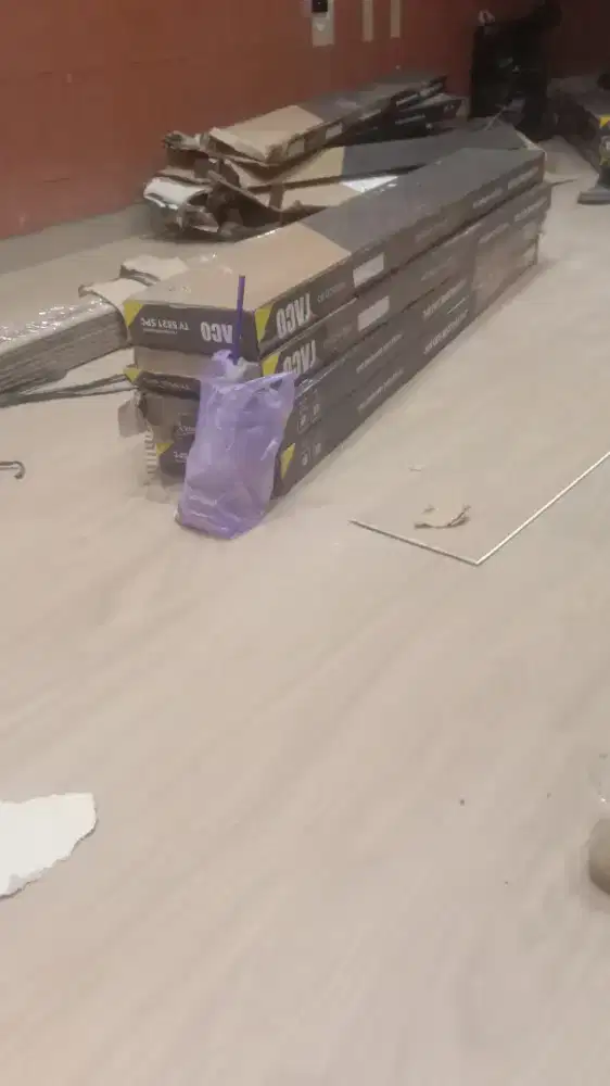 Jasa pasang vinil dan SPC dll