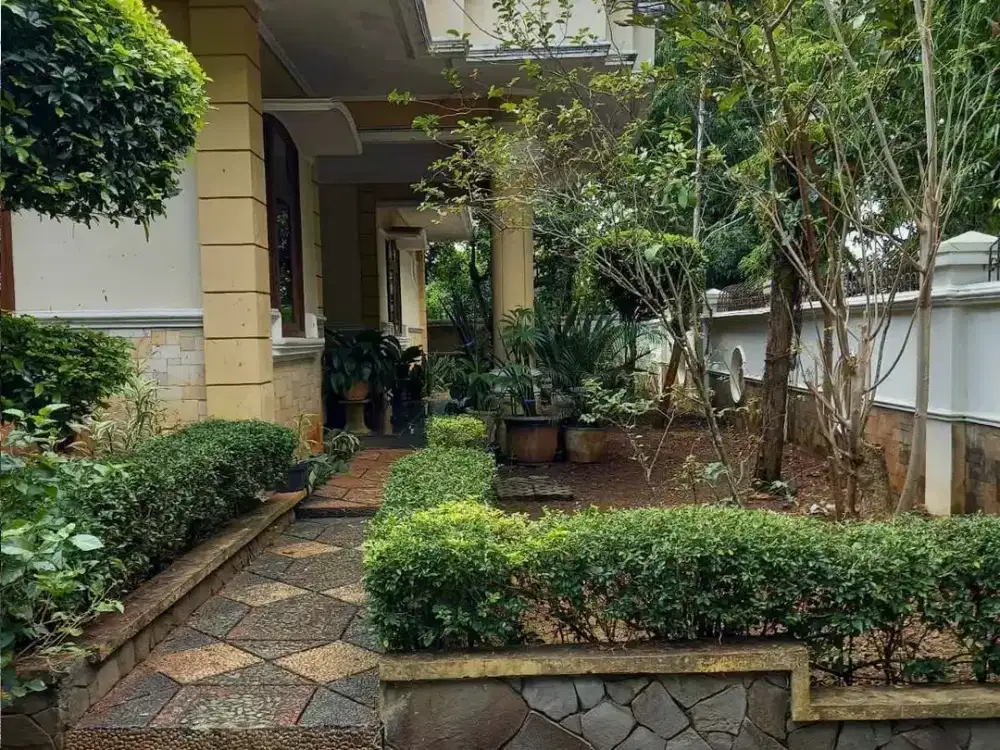 TURUN HARGA Rumah Mewah Klasik di Jl Wisma Prasetya Barat Padangsari Banyumanik