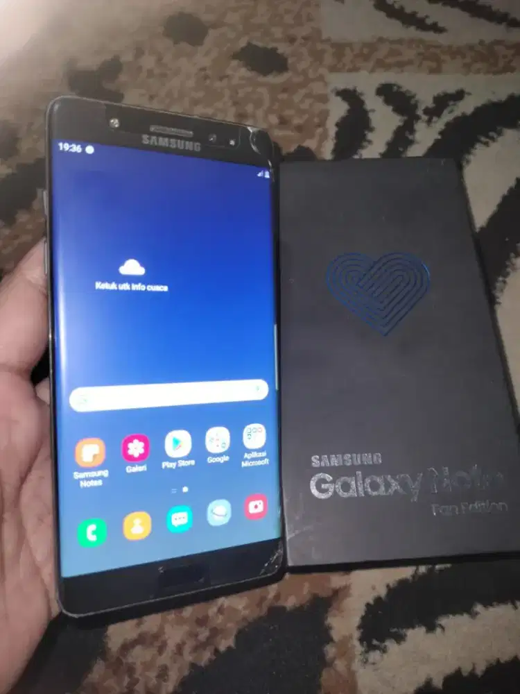 Hp Samsung Fan Edition 4/64,Minus Ts retak