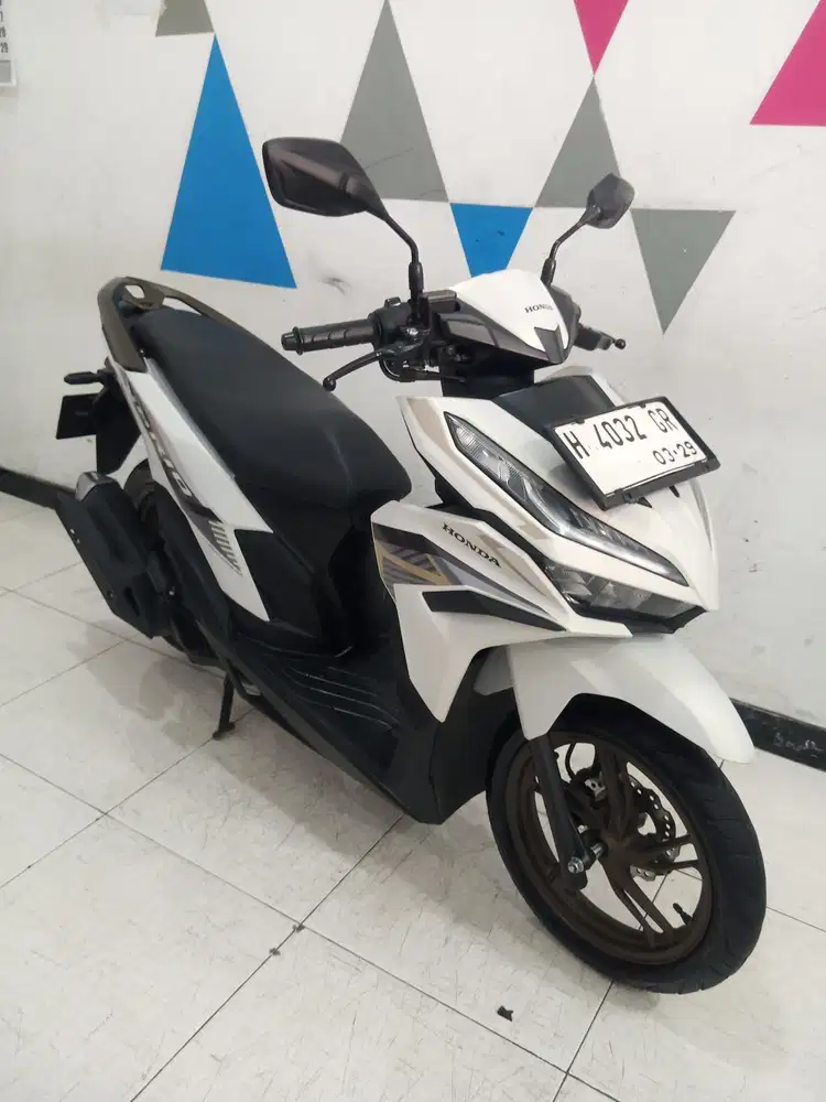 Vario 125 CBS ISS keyless Putih 2024