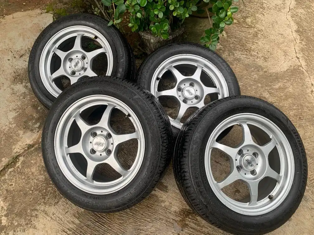 Velg R 15 dan ban